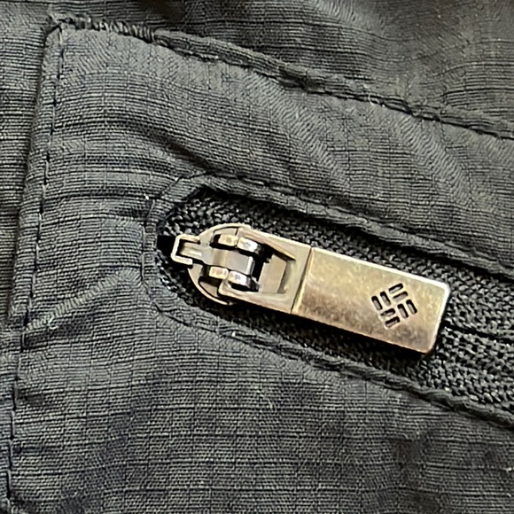 Columbia Omni Shade Sun Protect Cargo Nylon Hiking Shorts, Black | 42/10 - Picture 6 of 6